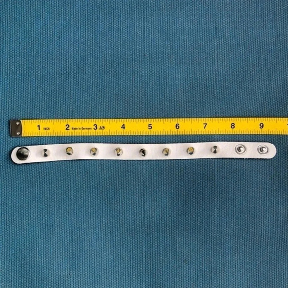 White Leather Punk Goth Spike Rock Metal Stud Snap Cuff Bracelet NWT - Picture 3 of 4